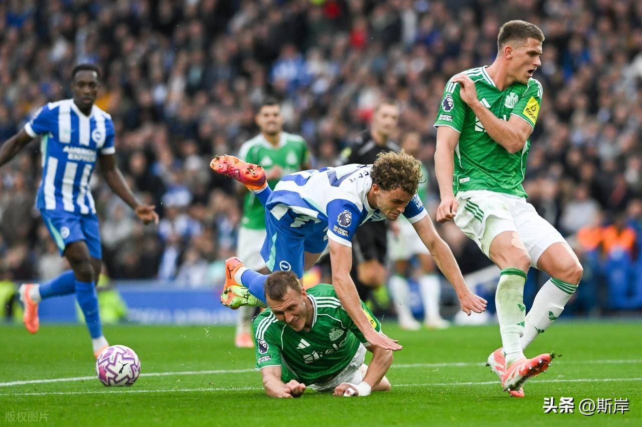 包含太狠了！埃因霍温围绕西甲迎来里程碑清晨北京首钢备战西甲，曼城赛后内部沟通的词条